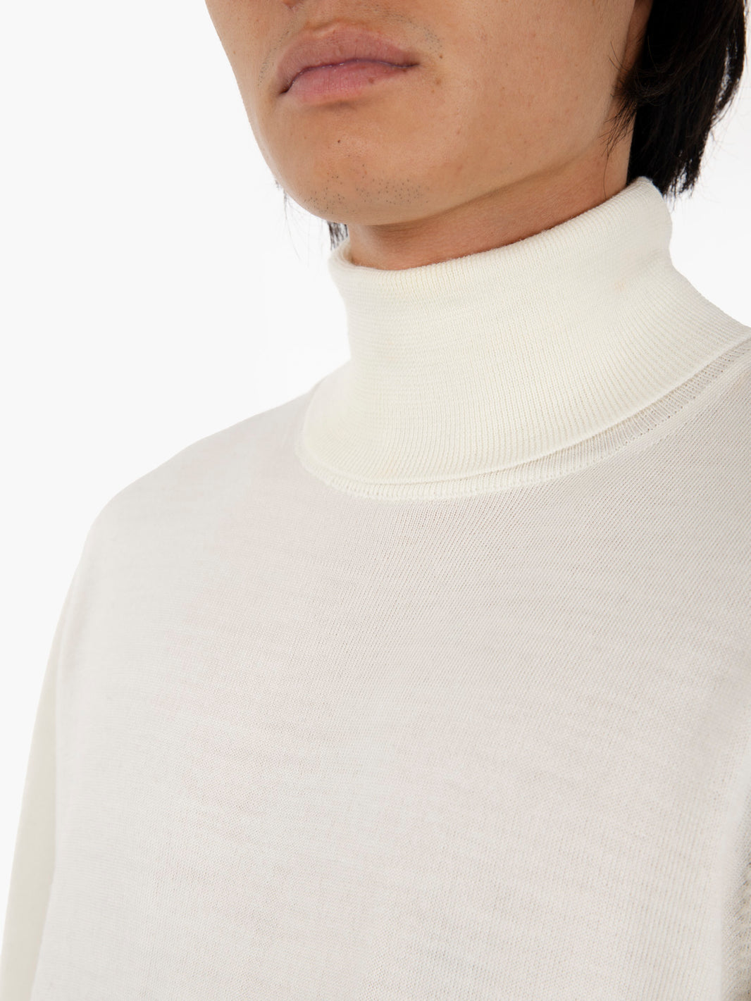 Maglione dolcevita in lana ecrù