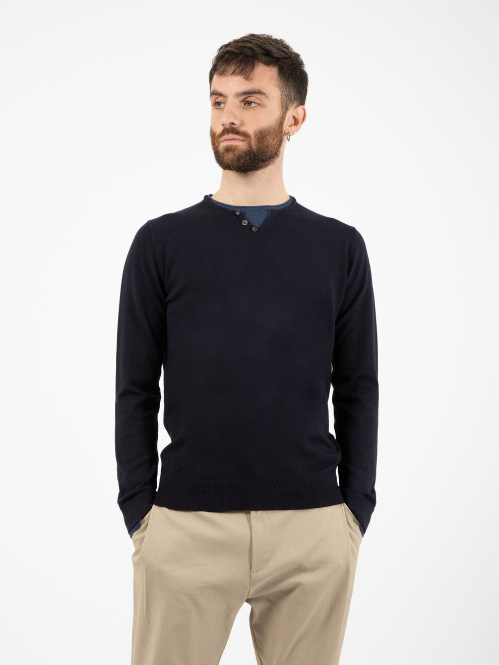 Maglione serafino con bottoni blu