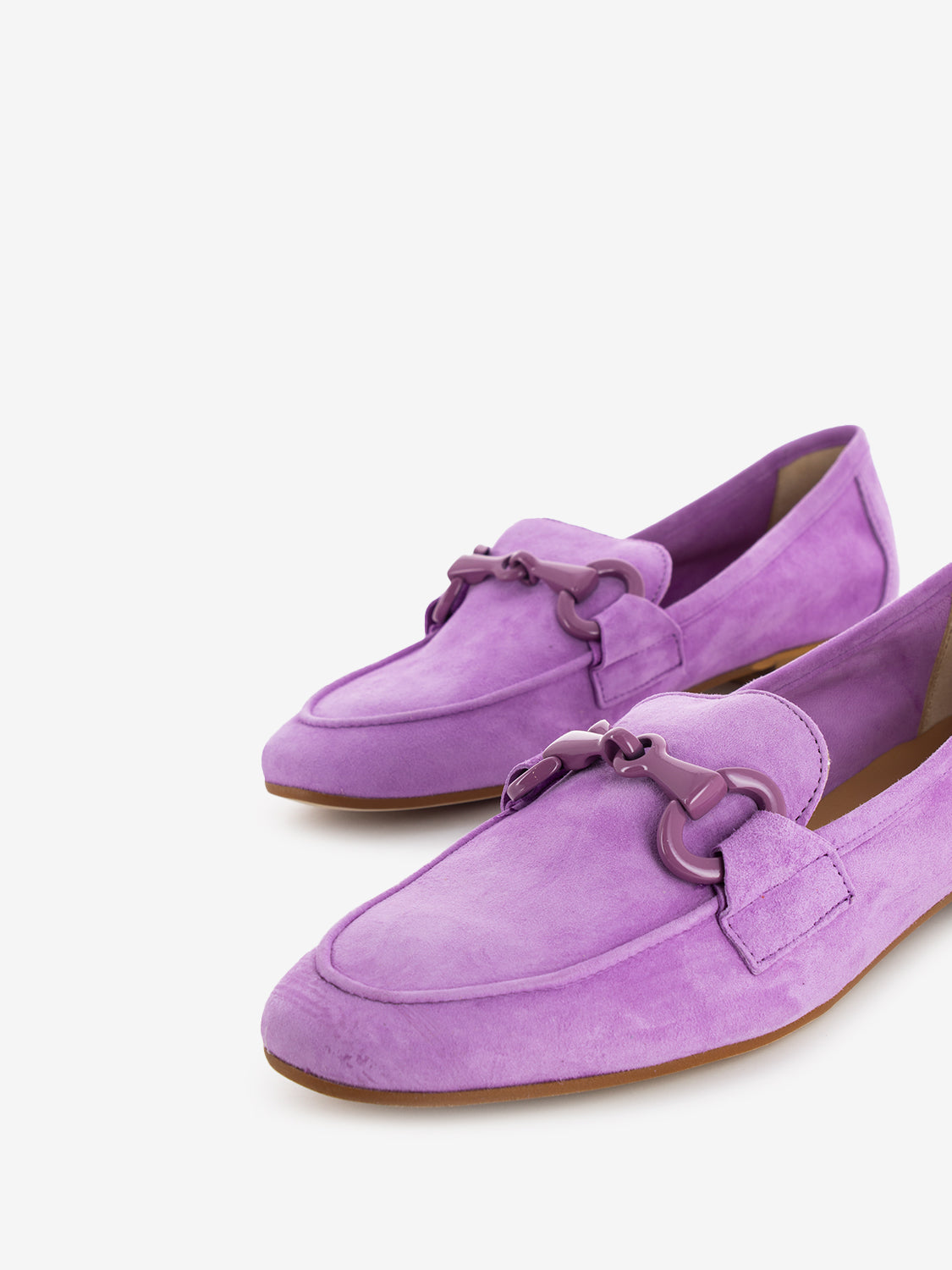 Suede moccasins with bouganville clamp
