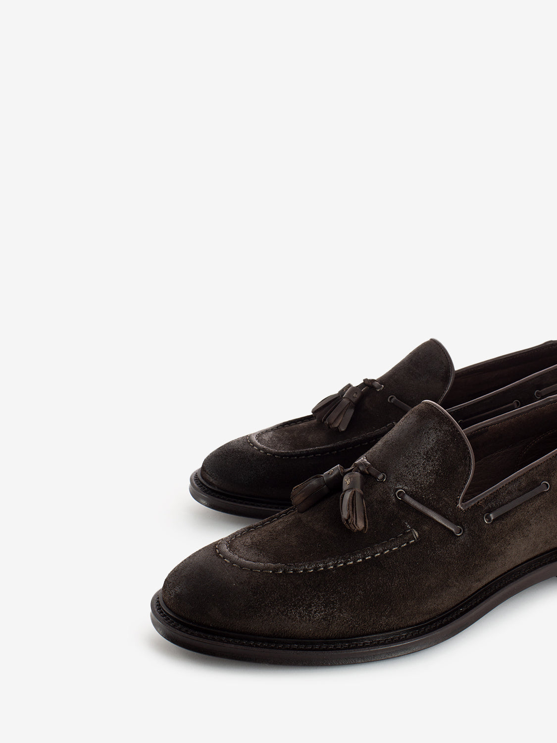 Suede moccasins with mocha tassels