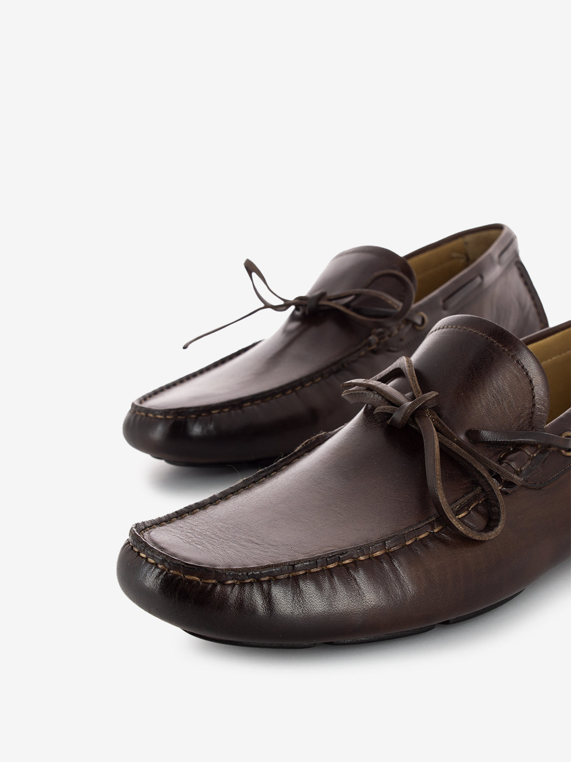 Moccasin with bow in dark brown leather