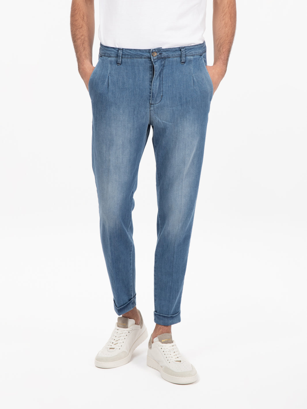 Pantalone chino con pinces denim chiaro