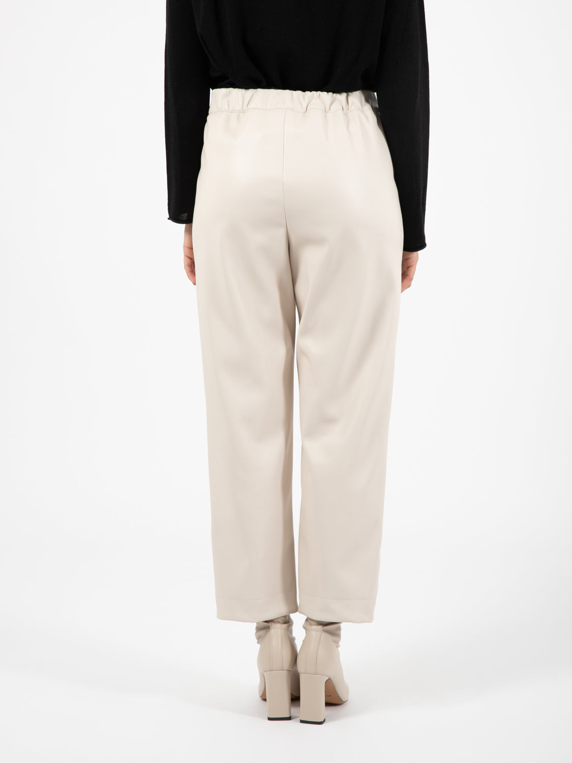 Pantalone in ecopelle con maxi tasche panna