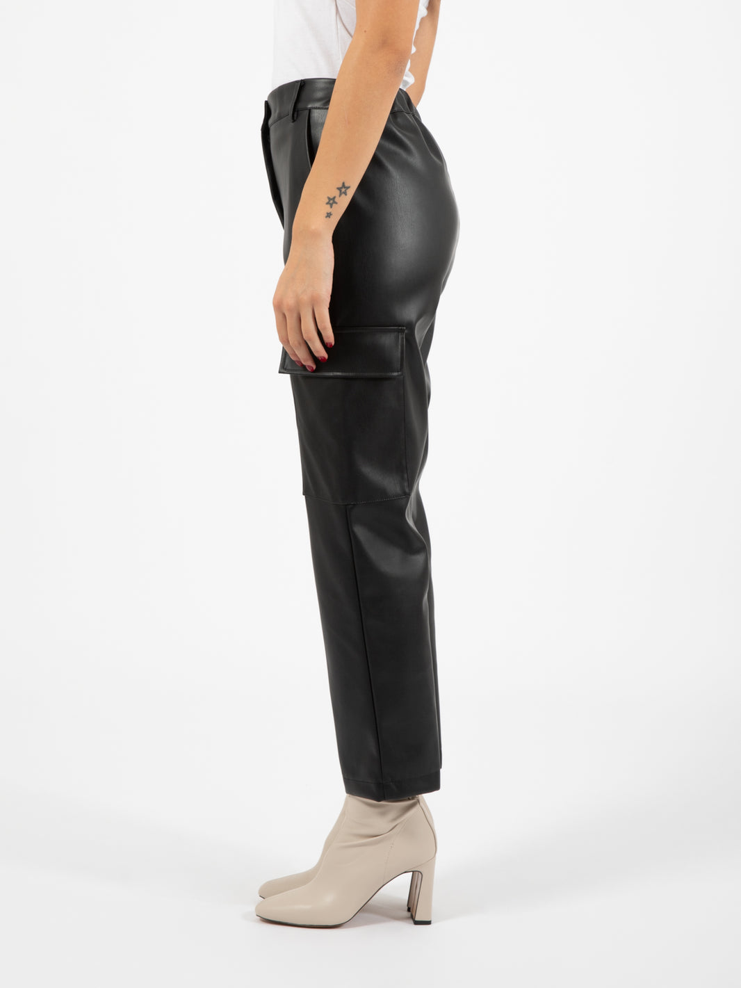 Pantaloni cargo in ecopelle nero