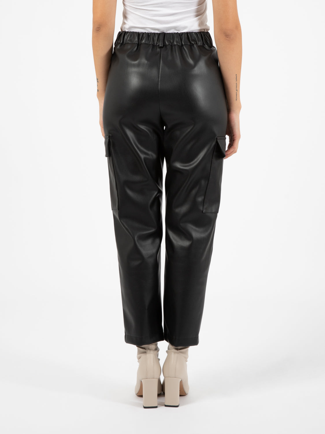 Pantaloni cargo in ecopelle nero
