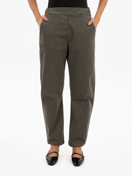 Pantaloni carrot fit Linus militare