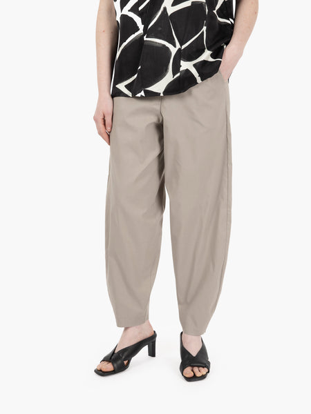 Pantaloni carrot fit sand