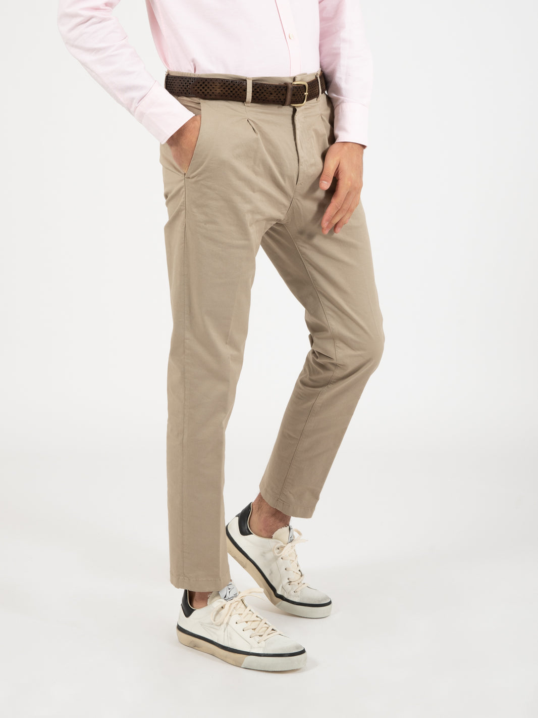 Pantaloni chino con pinces tortora