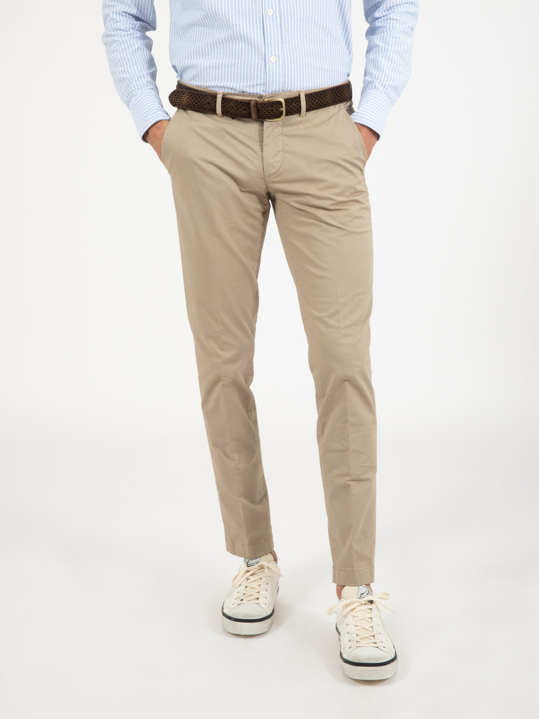 Pantaloni chino in cotone tortora