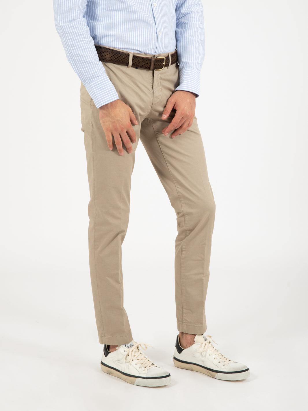 Pantaloni chino in cotone tortora