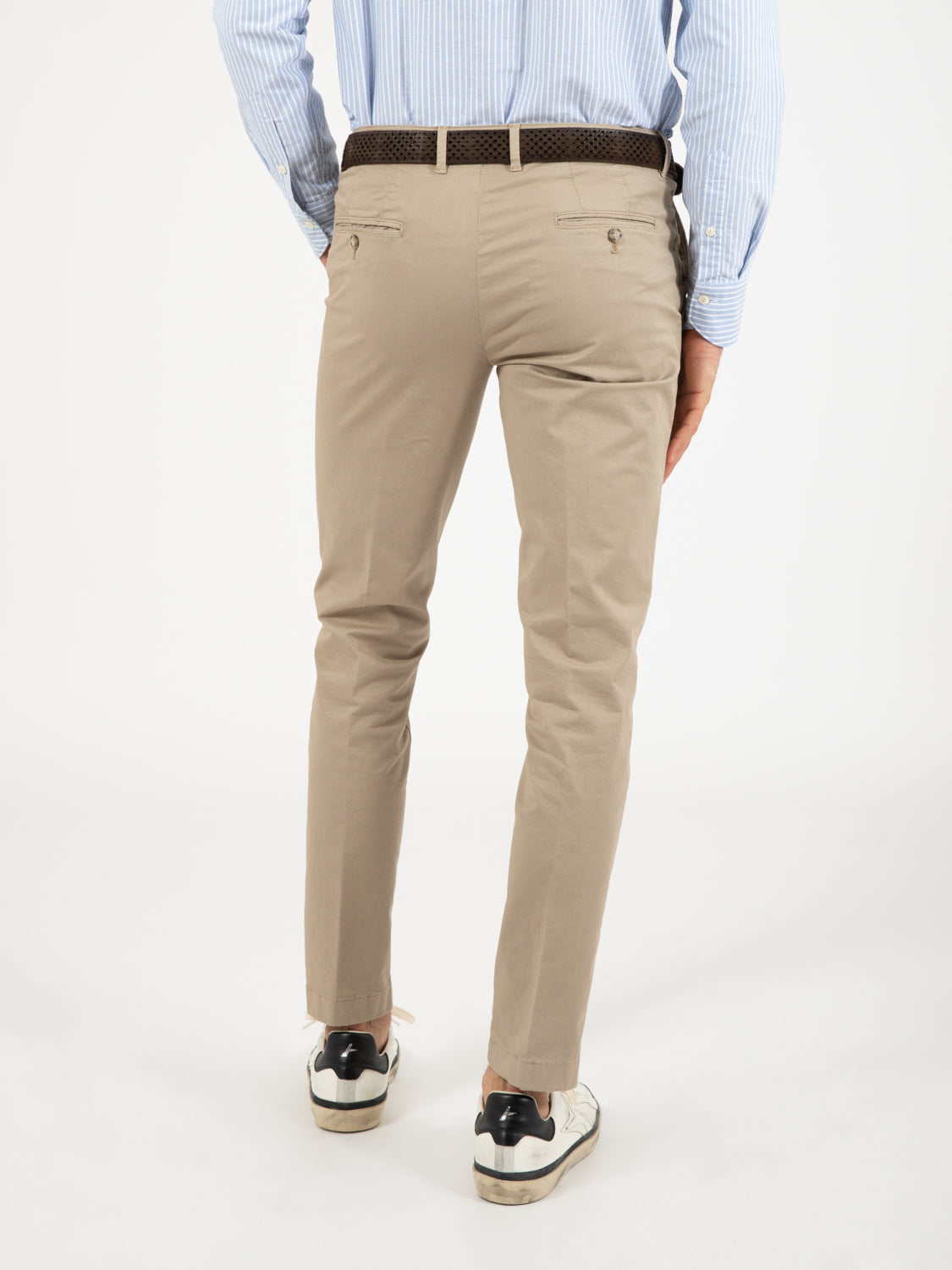 Pantaloni chino in cotone tortora