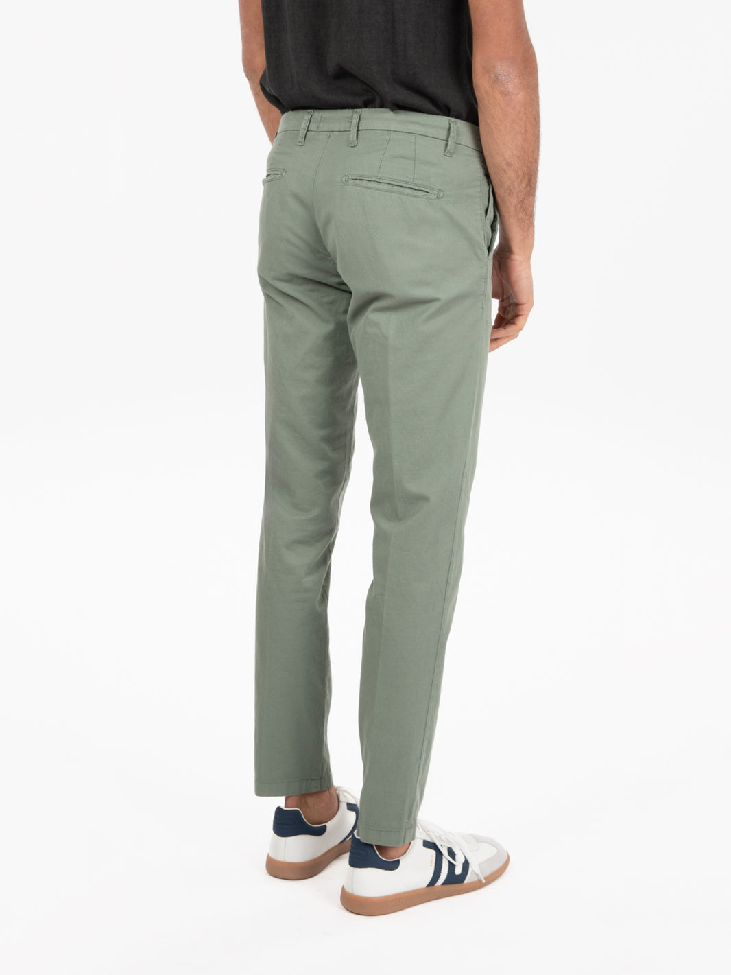 Pantaloni chino misto lino salvia