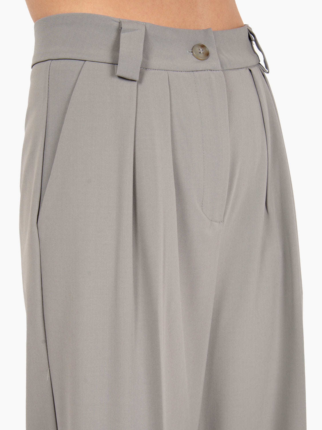 Double pleated trousers in grey