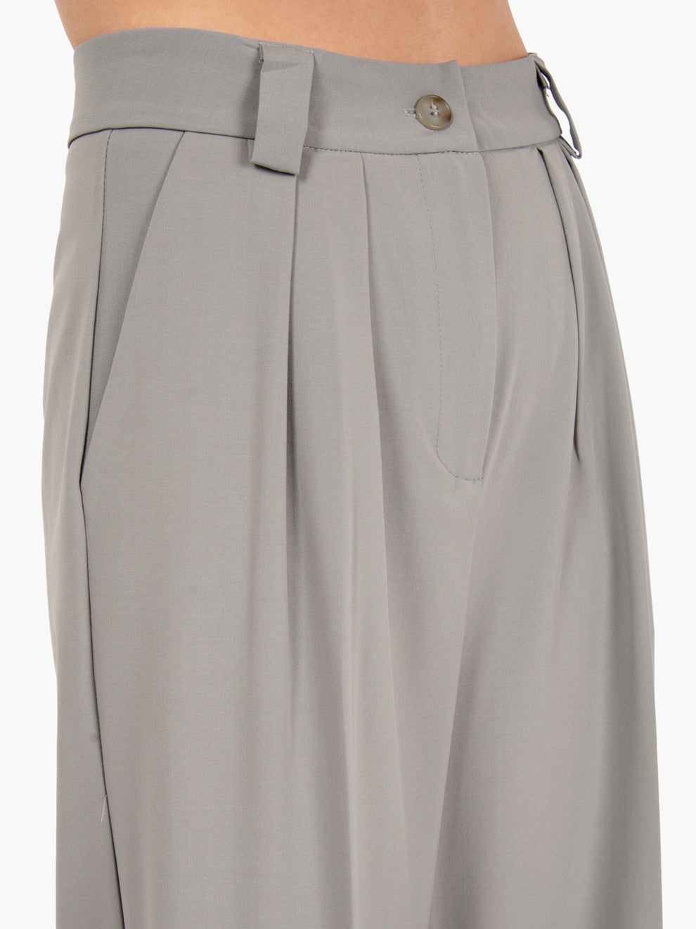 Double pleated trousers in grey