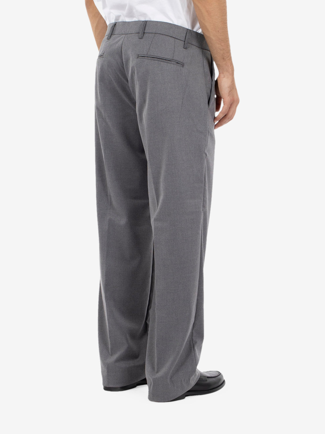 Pantaloni Genny con pinces grigi