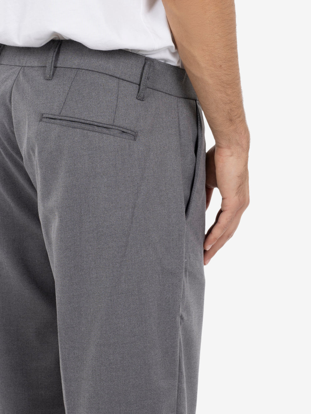 Pantaloni Genny con pinces grigi