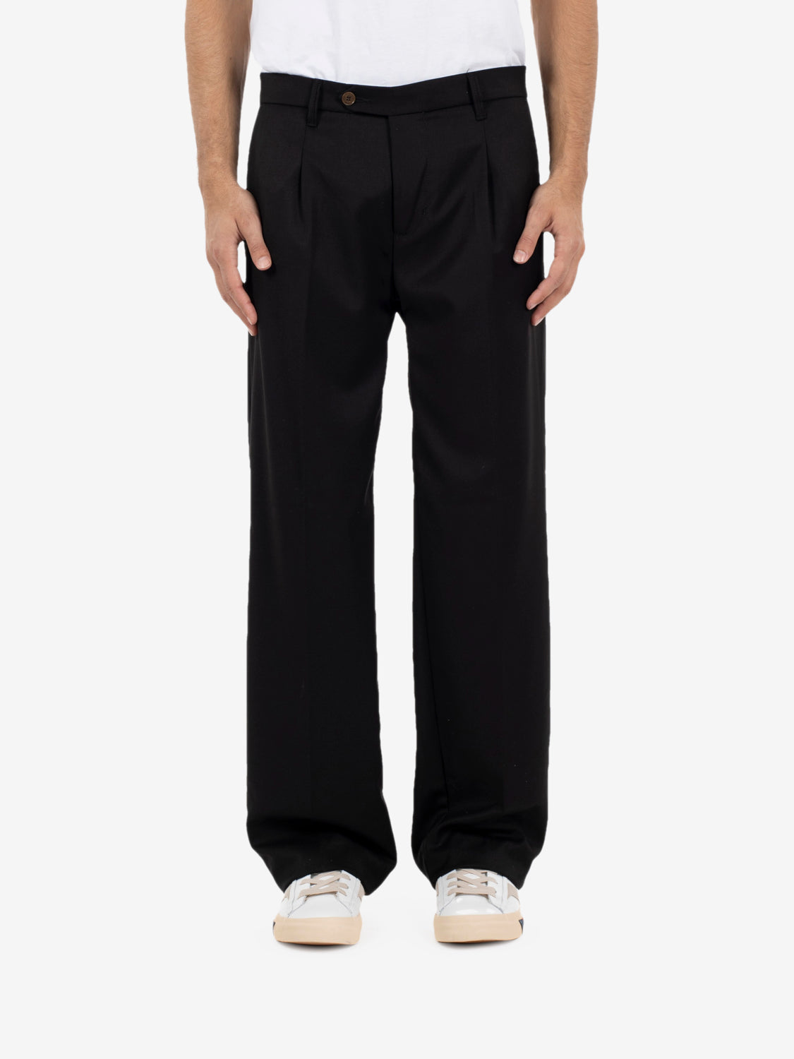 Pantaloni Genny con pinces neri