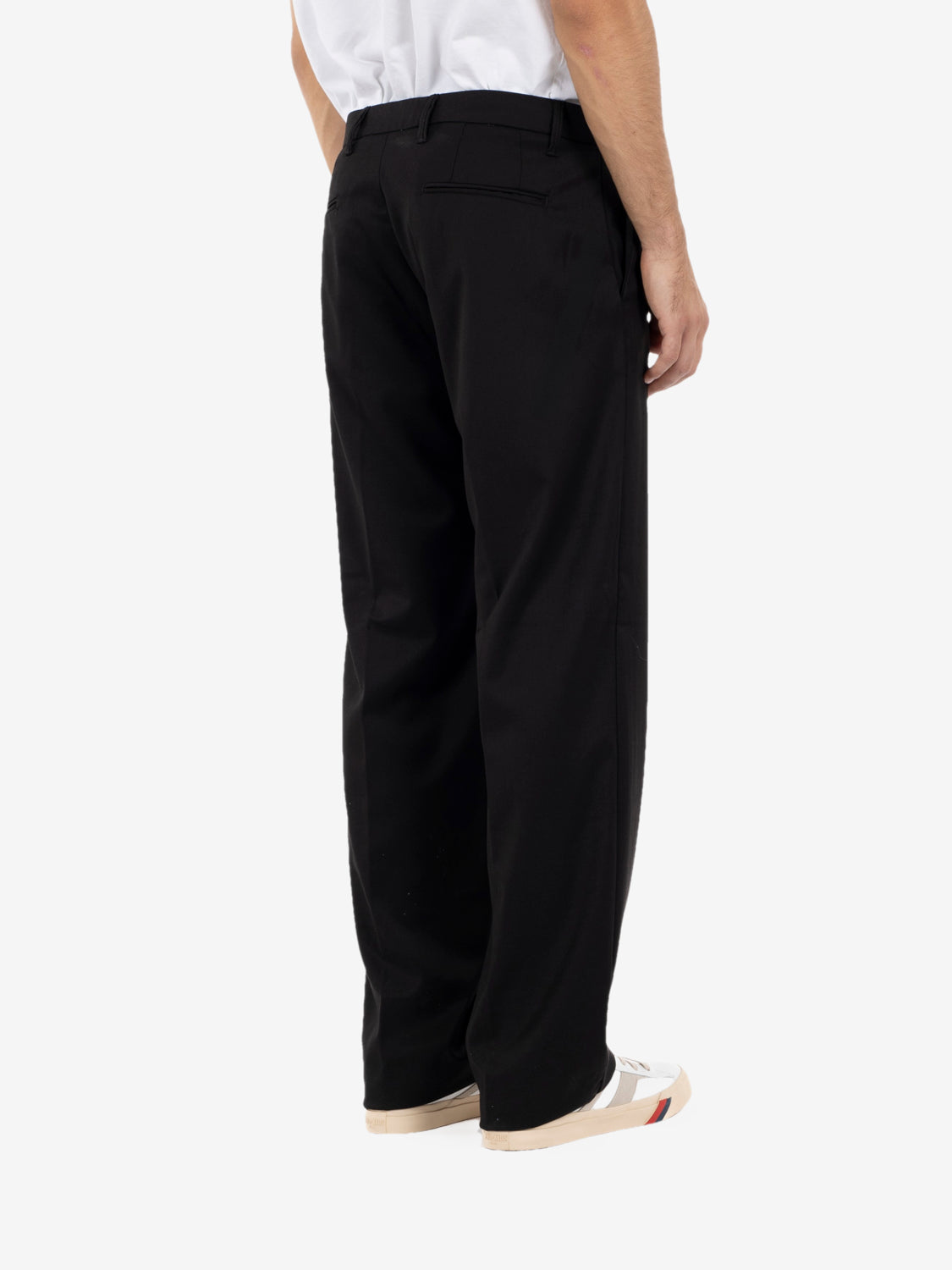 Pantaloni Genny con pinces neri