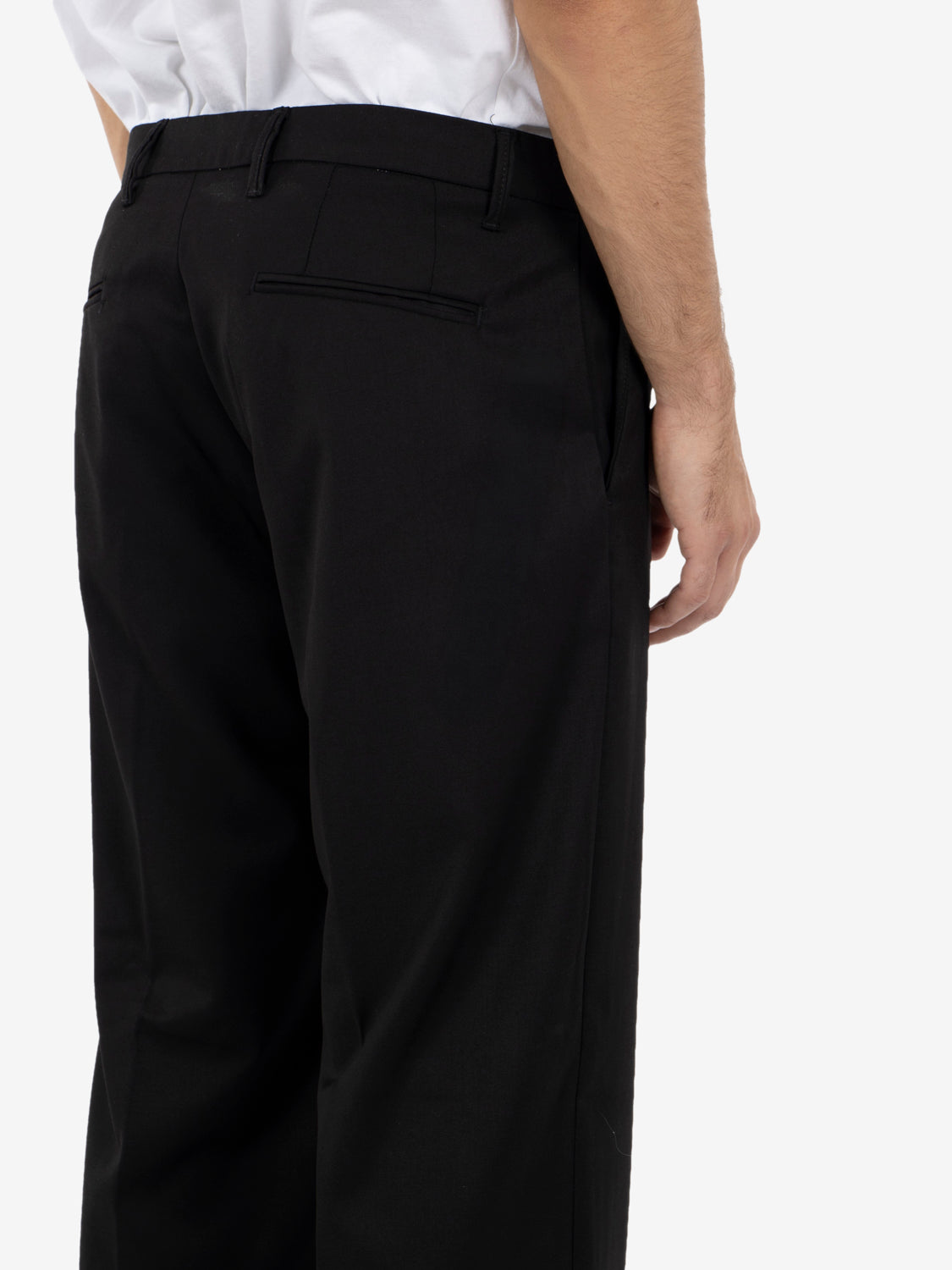 Pantaloni Genny con pinces neri