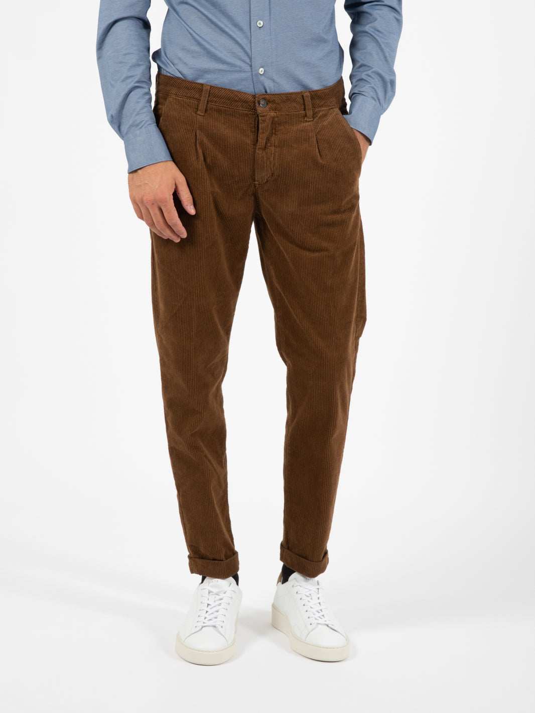 Pantaloni in velluto a coste caramello