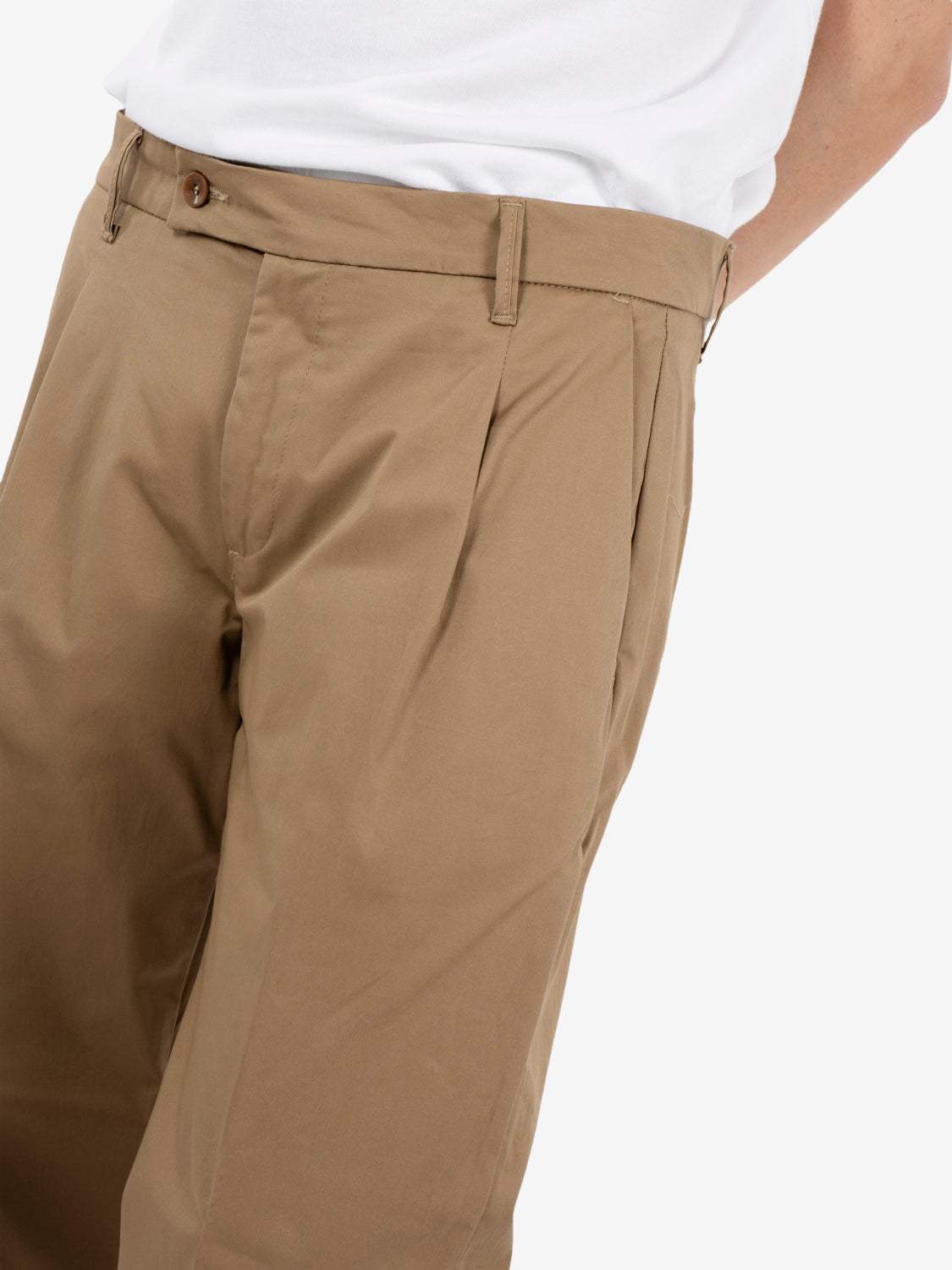 Pantaloni Nicky con pinces camel