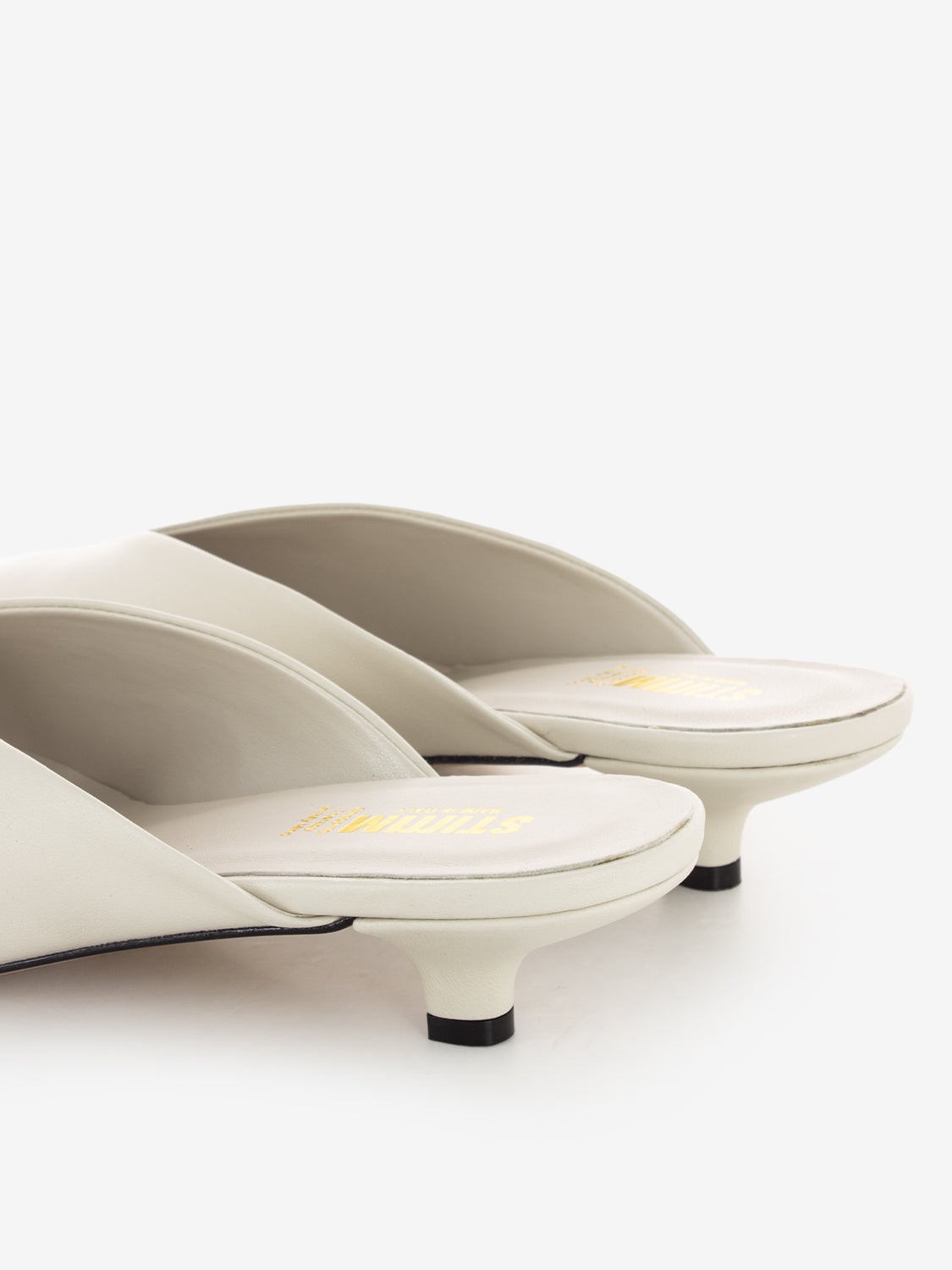 Pointed toe clog with white heel