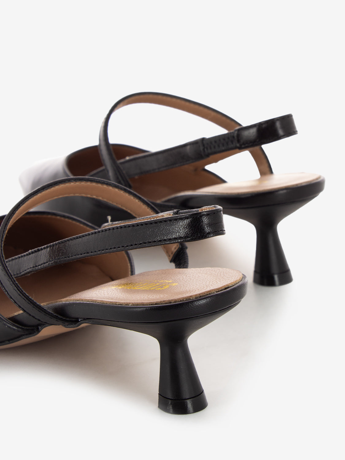 Sandalo in pelle cinturino elastico nero