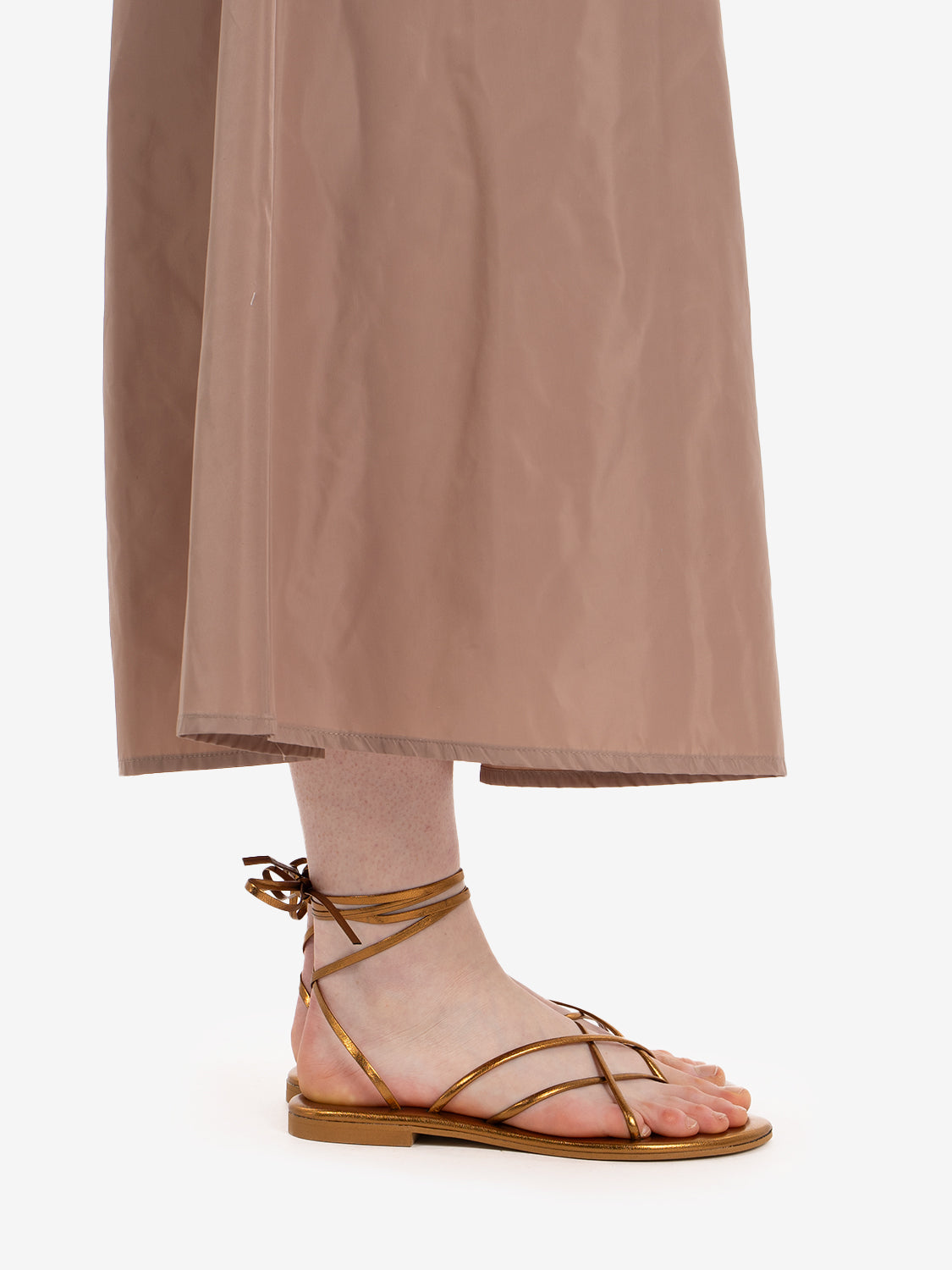 Sandalo in pelle laminata bronzo