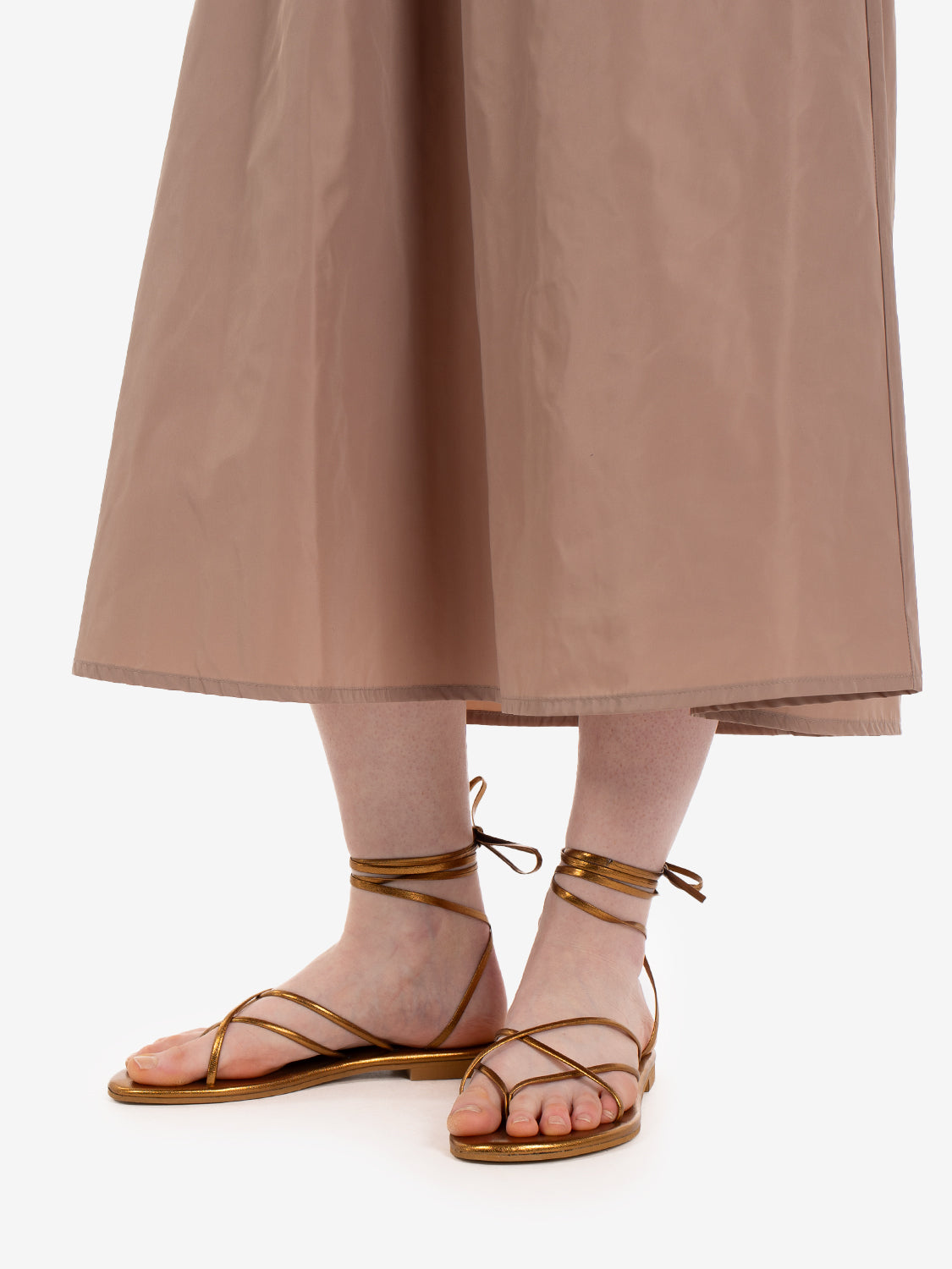 Sandalo in pelle laminata bronzo