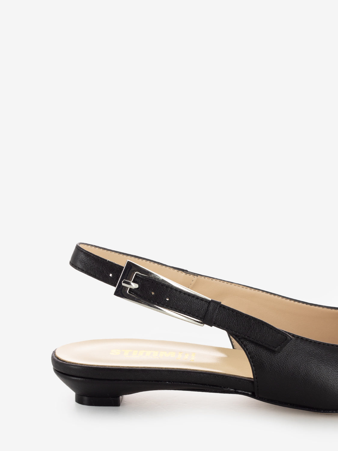 Slingback a punta con tacco basso nero