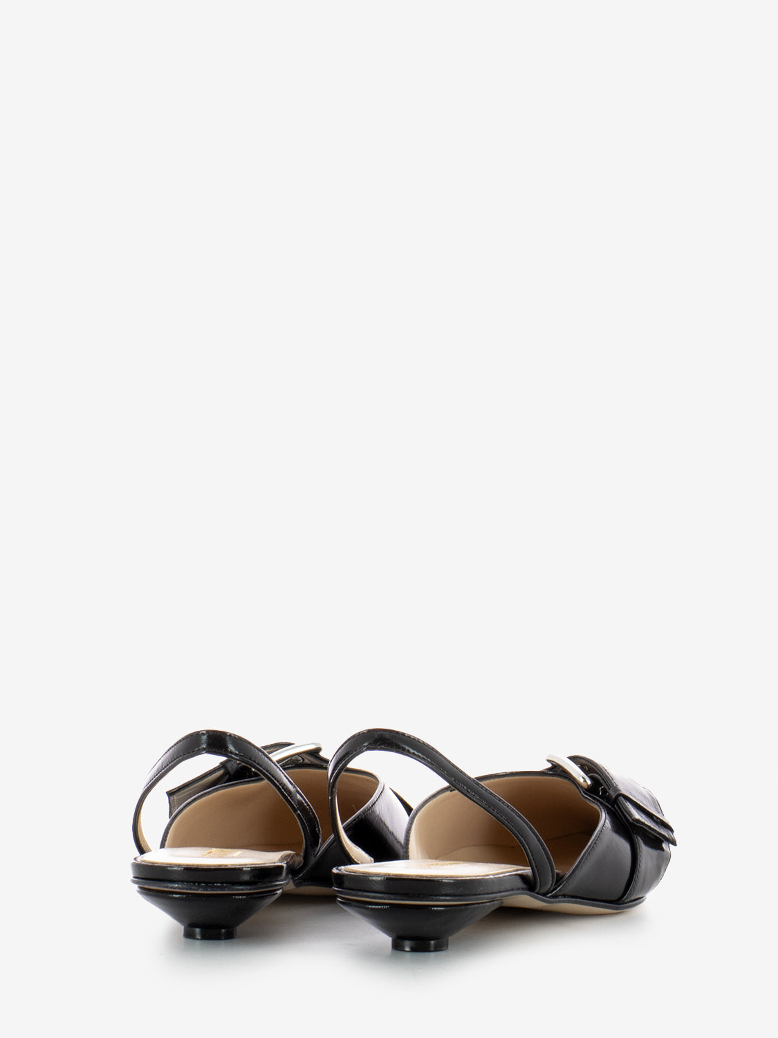 Slingback bassa a punta con cinturino nero