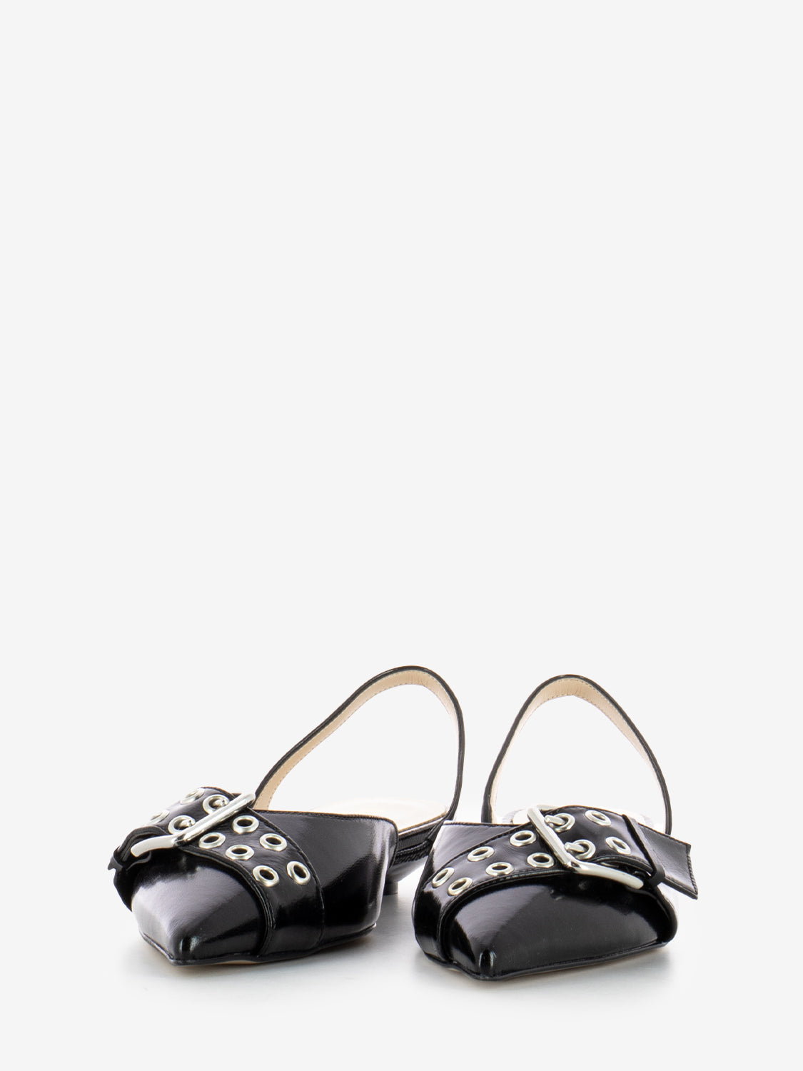 Slingback bassa a punta con cinturino nero