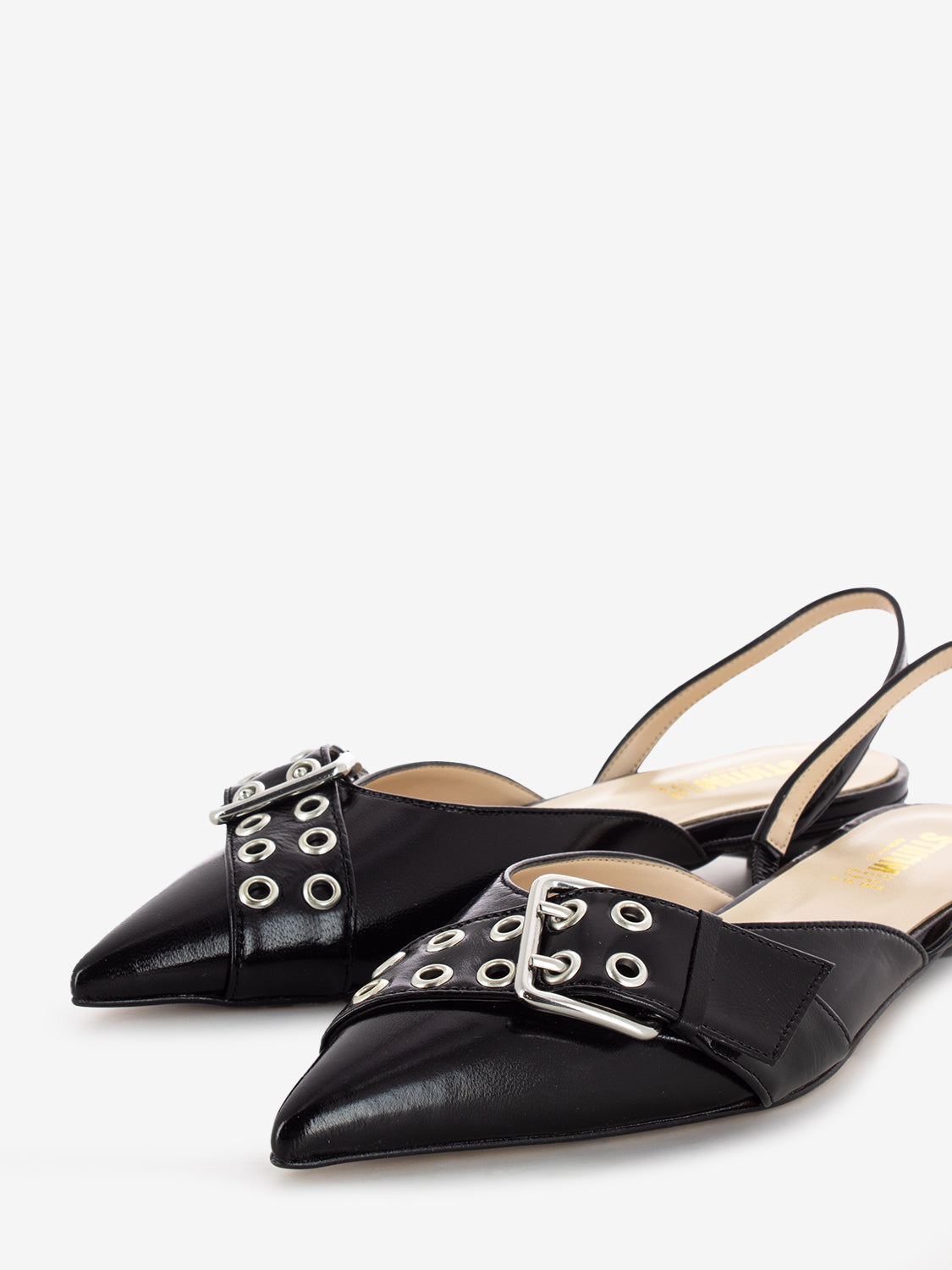 Slingback bassa a punta con cinturino nero