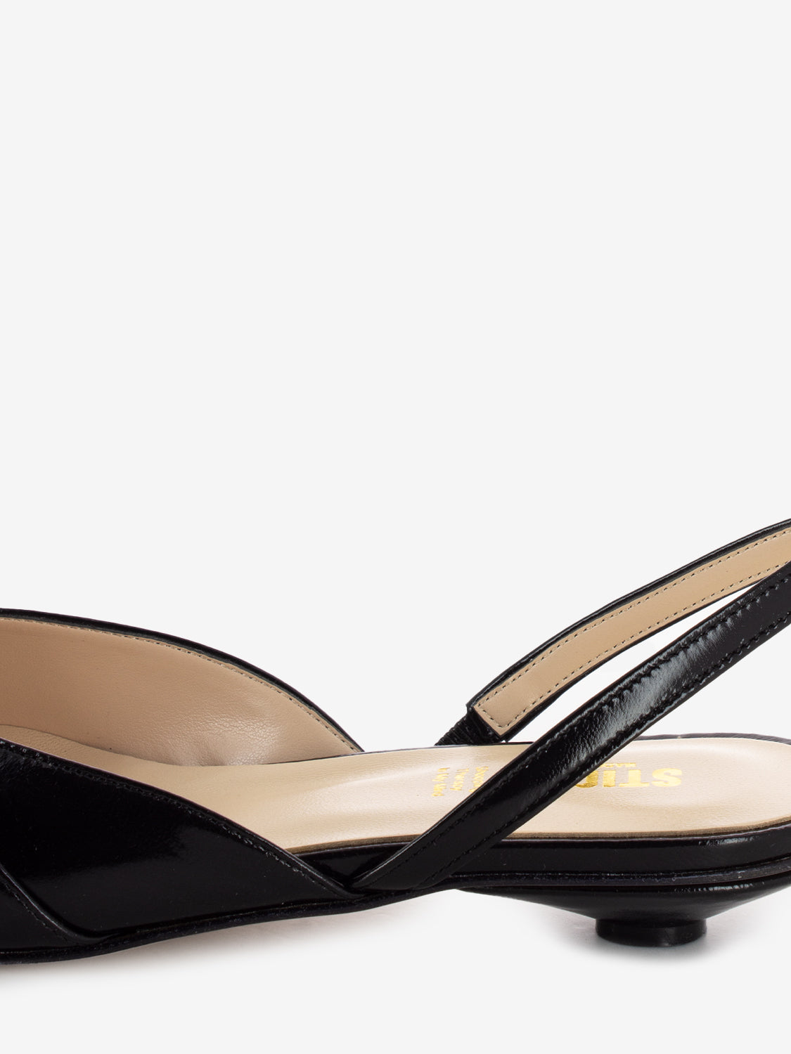 Slingback bassa a punta con cinturino nero