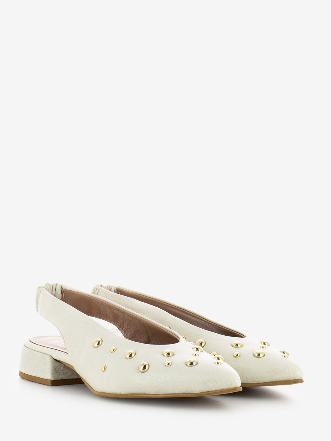 Slingback basse con borchie panna
