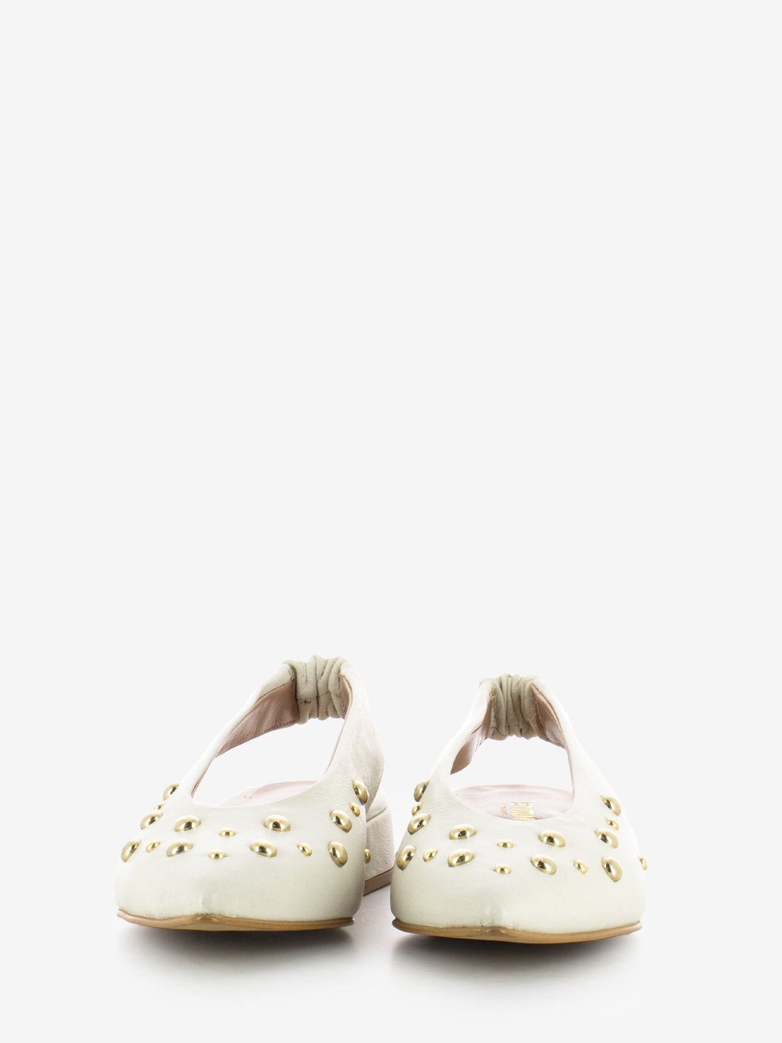 Slingback basse con borchie panna