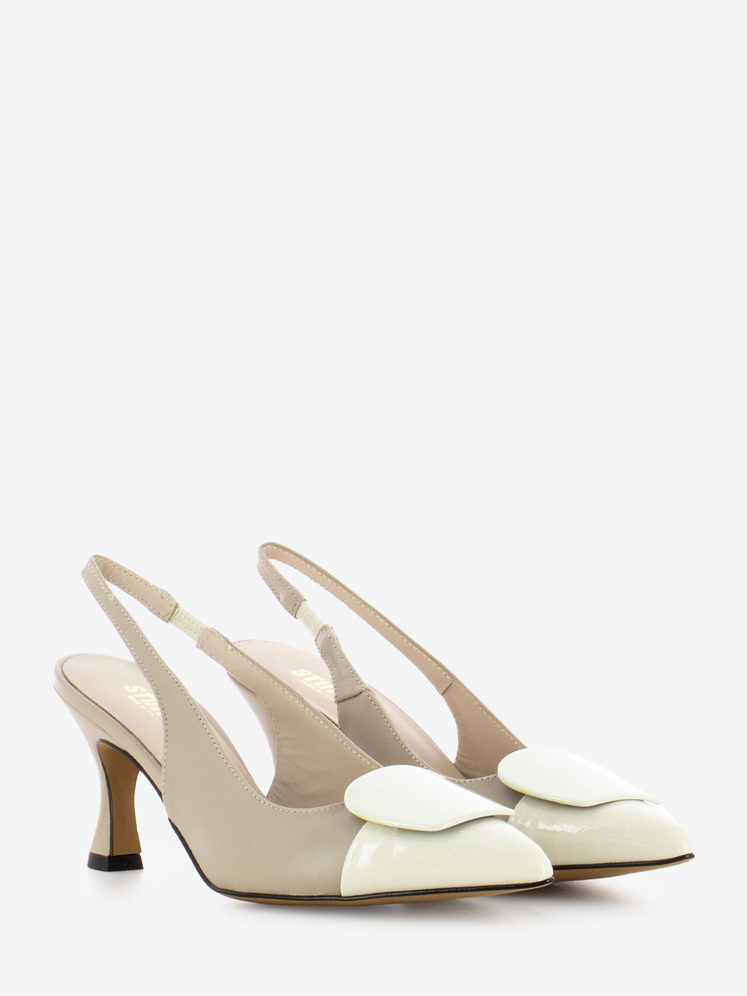 Slingback con accessorio fard / panna