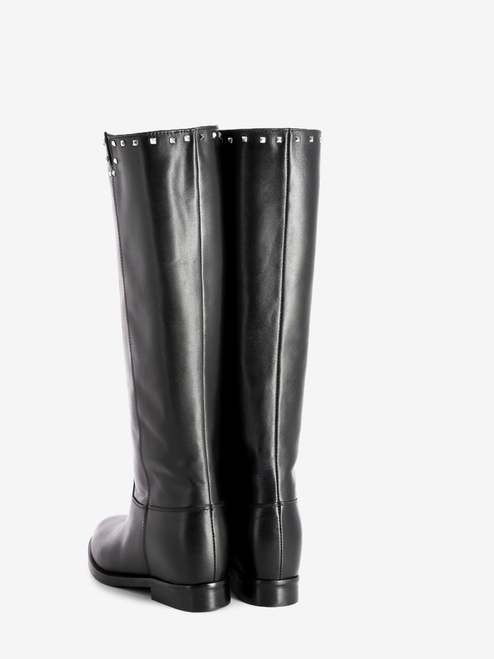 Stivali con zeppa interna e borchie neri