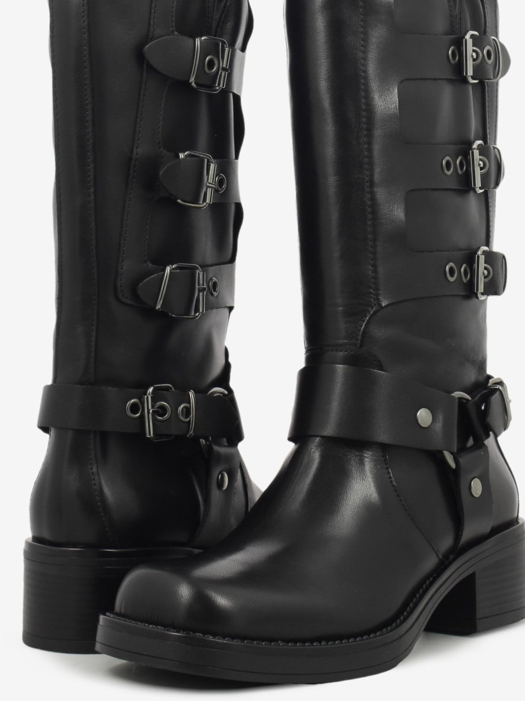 Stivali in pelle con con cinturini neri