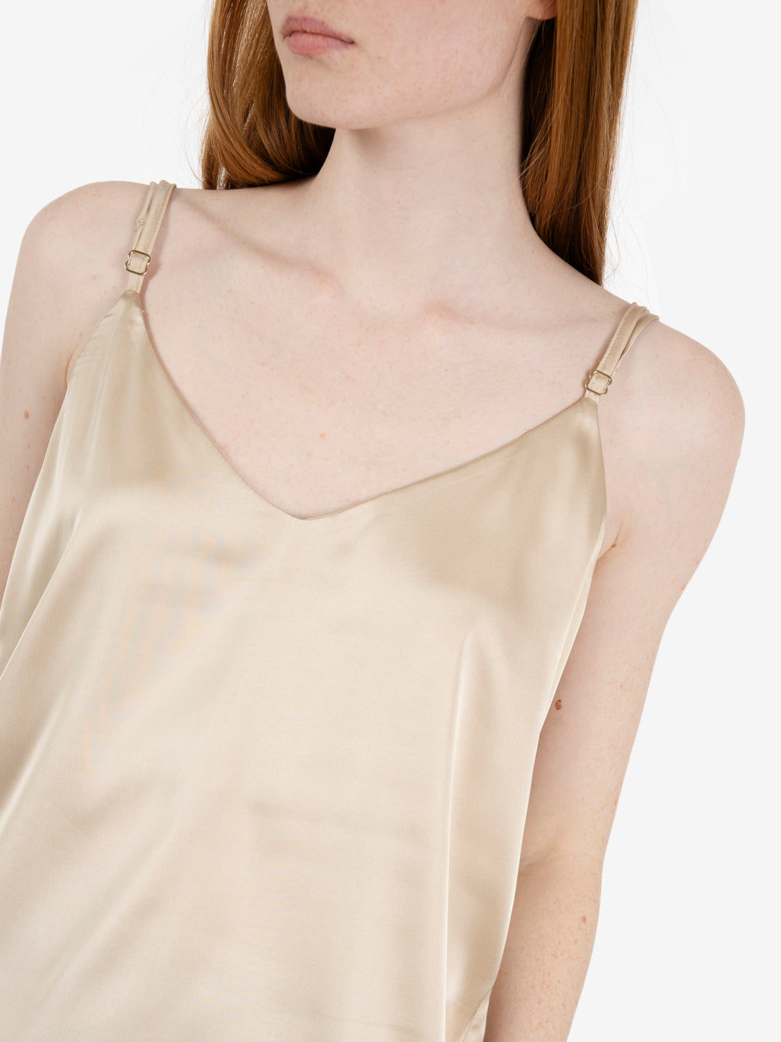 Top scollo a V in raso beige