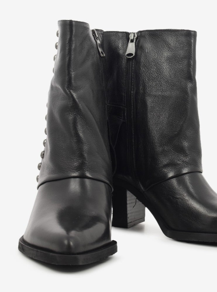 Dustin black leather ankle boots