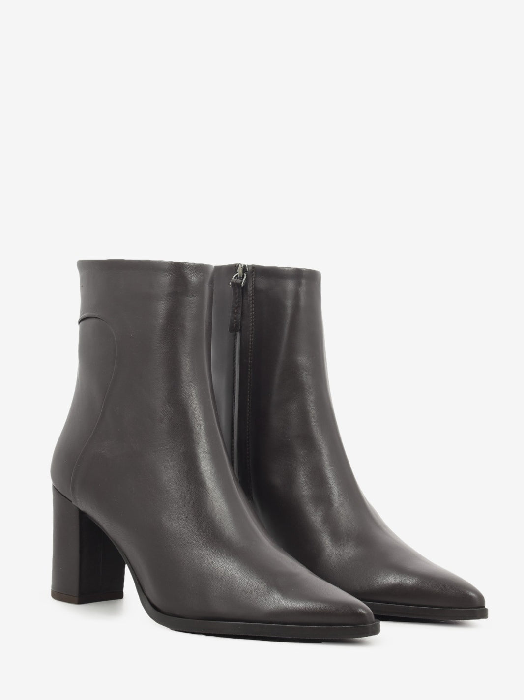 Pointed chestnut leather ankle boot