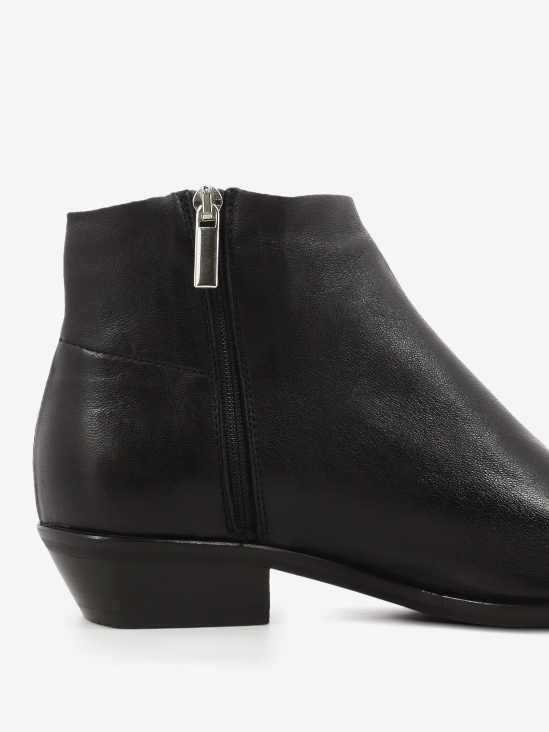 Black leather ankle boot with fringes