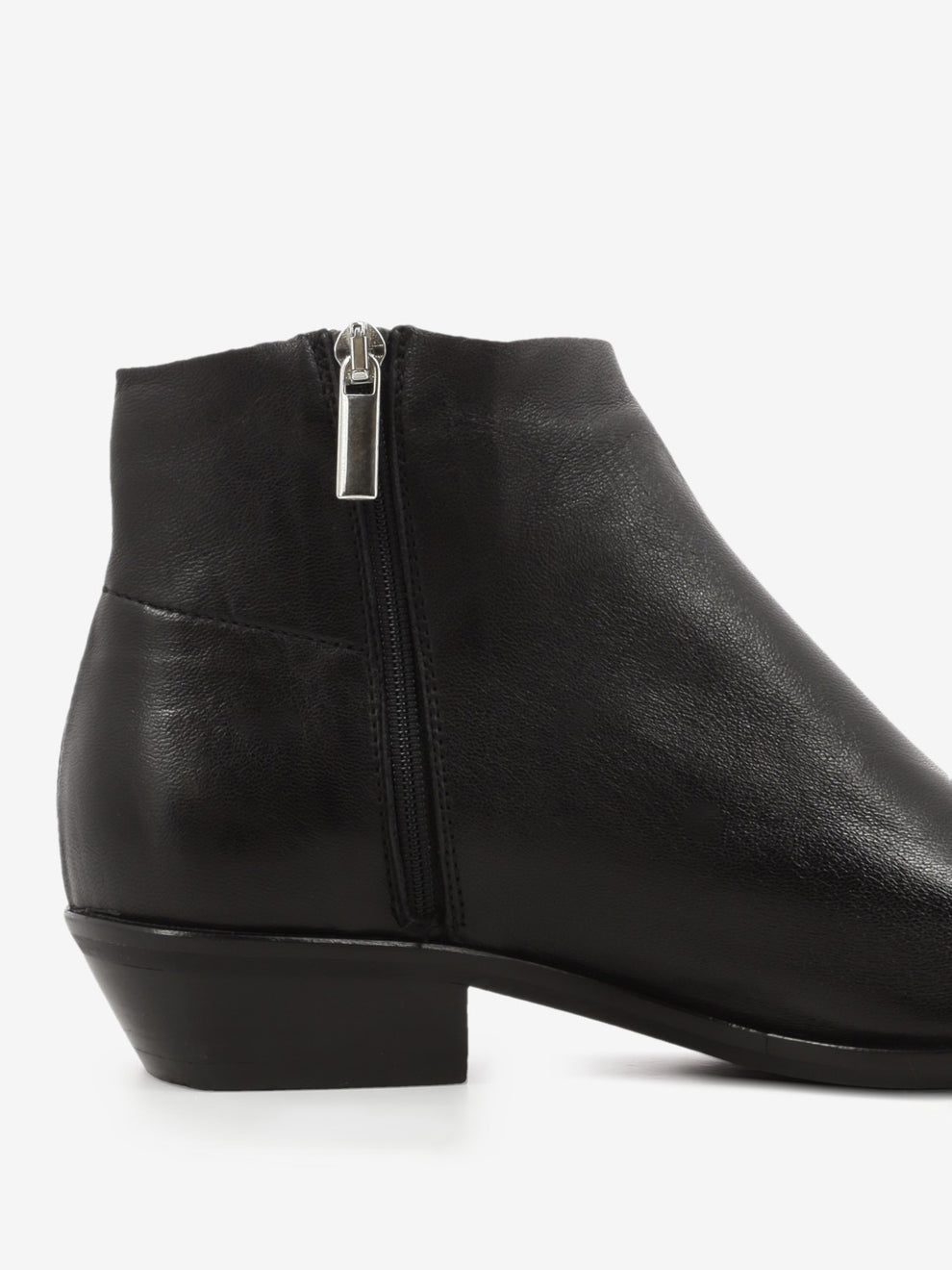 Black leather ankle boot with fringes