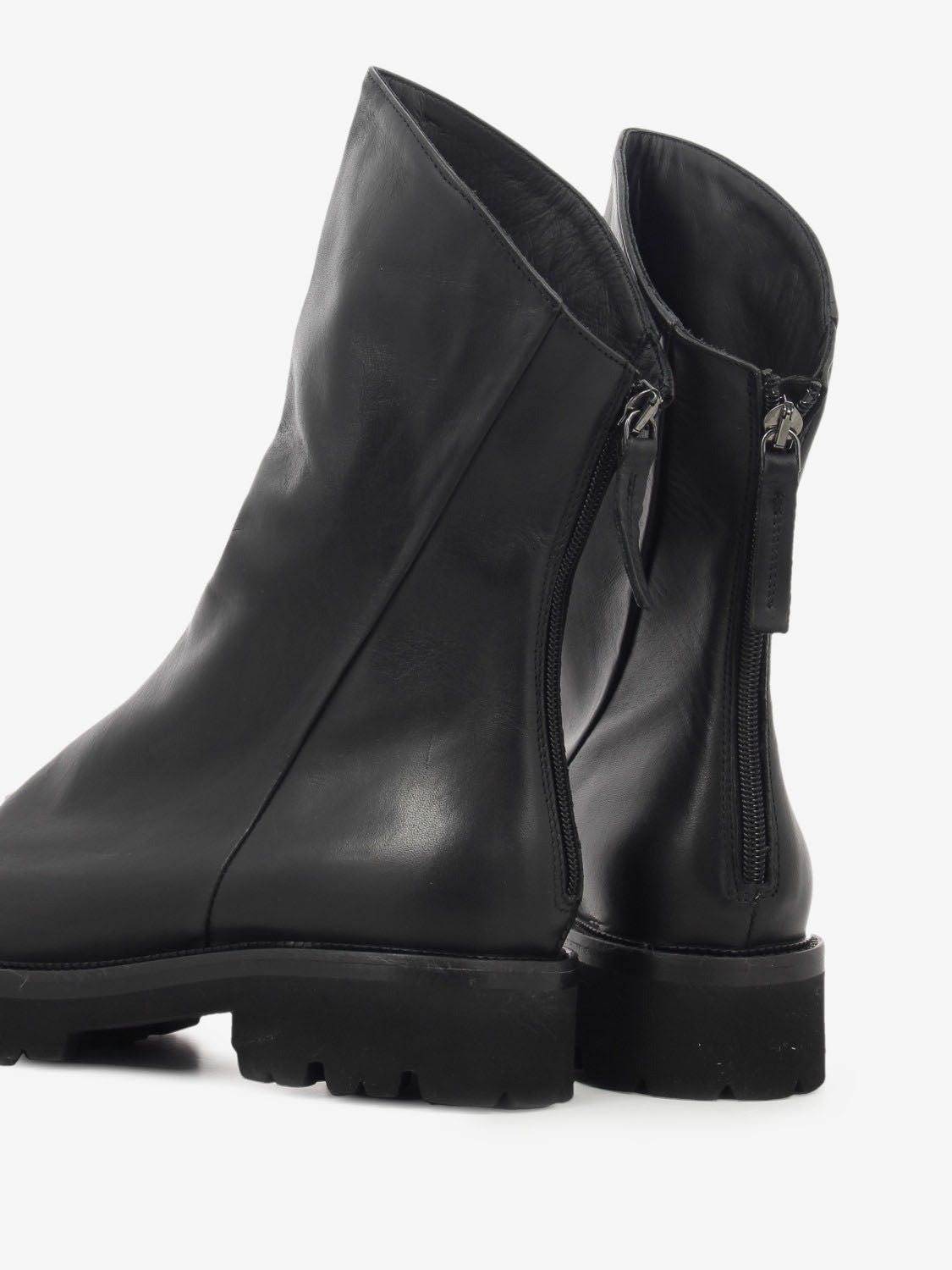 Tronchetto in pelle con zip nero