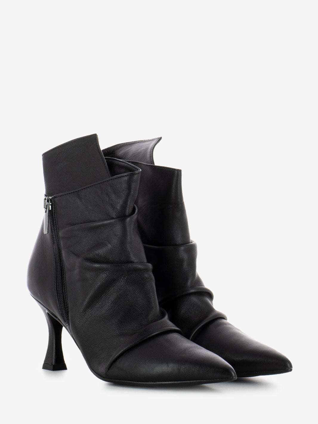 Tronchetto in pelle nera con zip