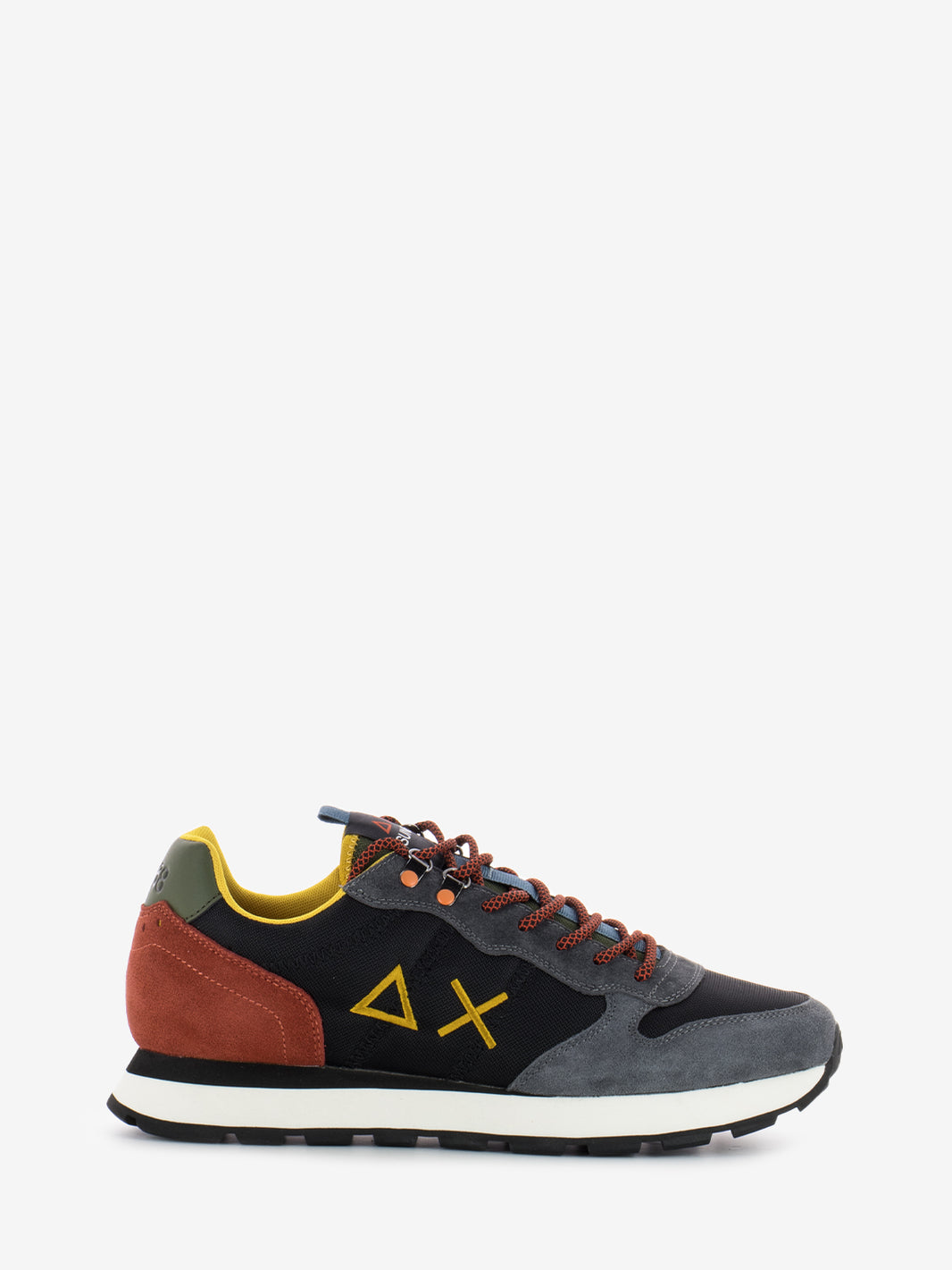 Tom Goes Camping black sneakers