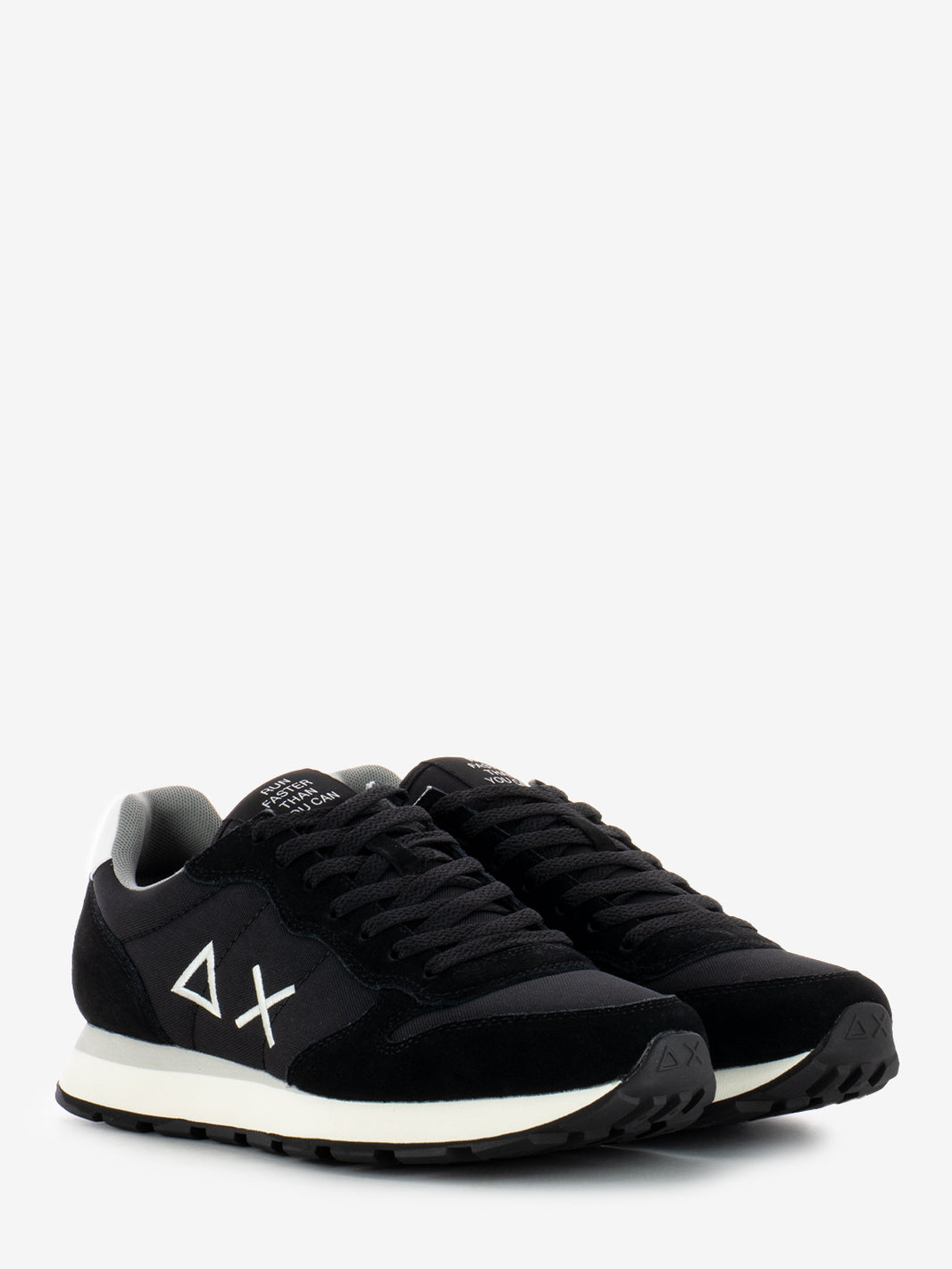 Tom solid black sneakers