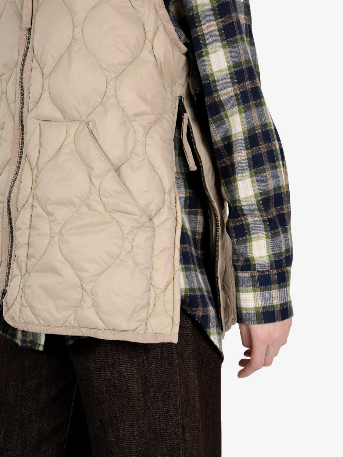Military V neck w-zip down vest beige