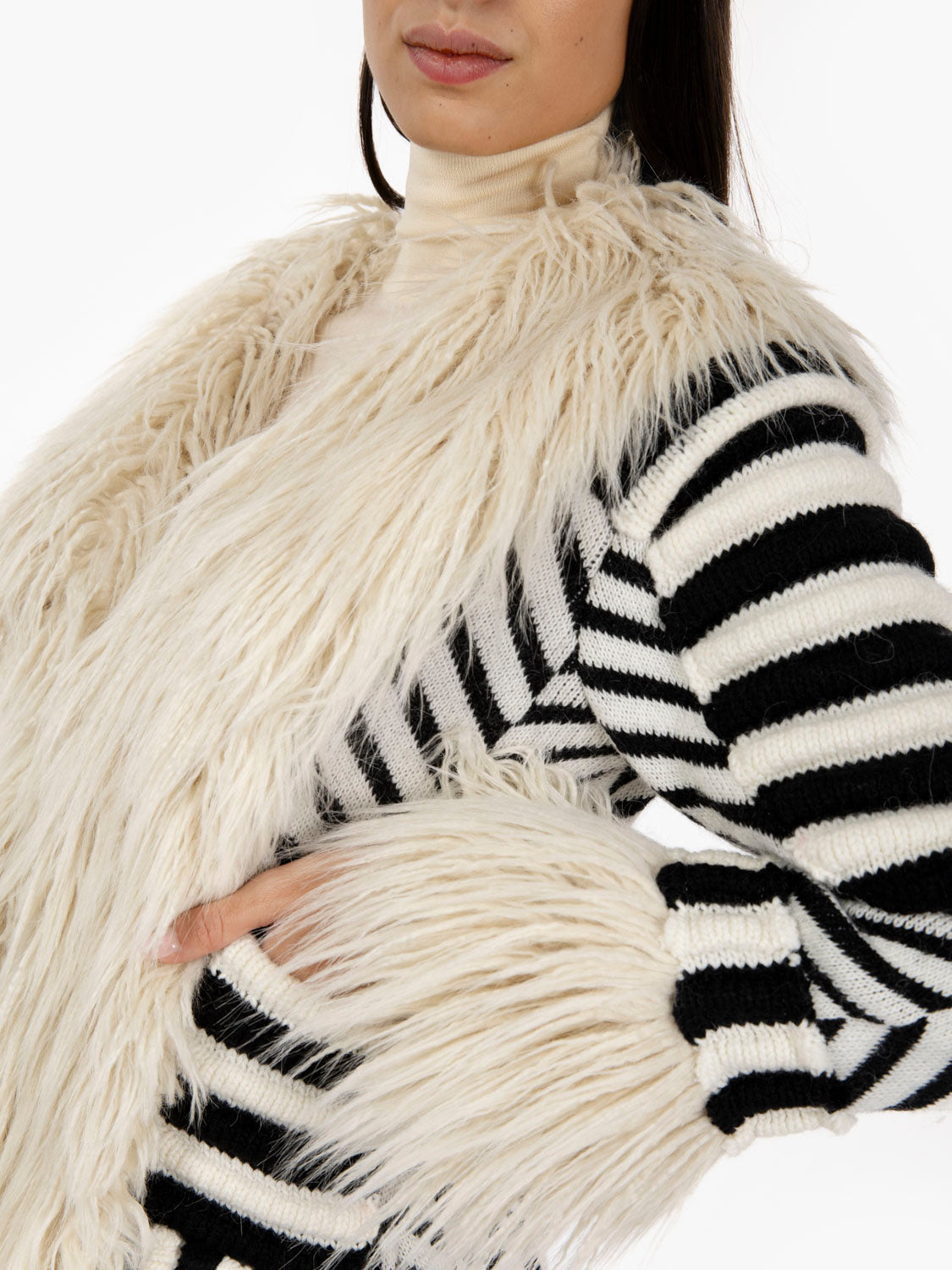 Elenore coat with white / black fur